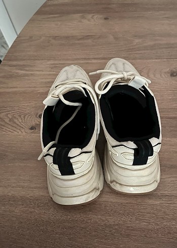 Zara Beyaz Bağcıklı Sokak Stili Kadın Spor Ayakkabı