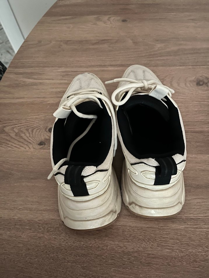 Beyaz Bağcıklı Sokak Stili Kadın Spor Ayakkabı - Görsel 3