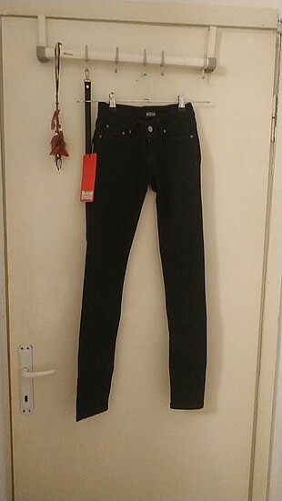 Moschino jeggings siyah dar kot