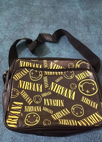 Nirvana omuz çantası
