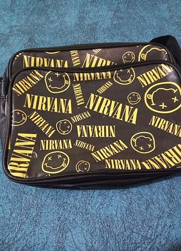 H&M Nirvana omuz çantası