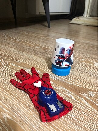 Spiderman eldiven ve gece lambası