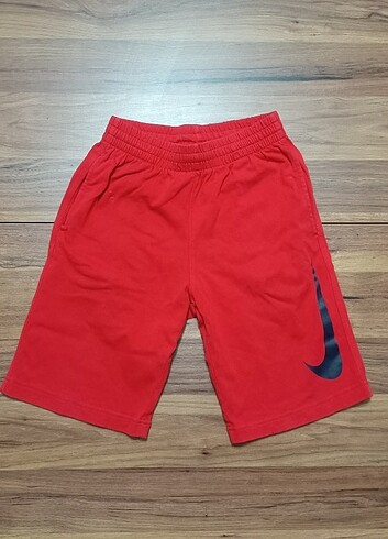 Nike erkek çocuk short 8-10 yaş