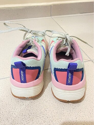 37,5 Beden Skechers orijinal kadın ayakkabı