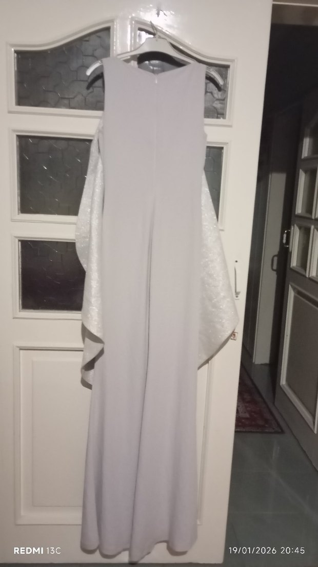 Uzun gümüş renk Drapeli Straplez Abiye Elbise - Görsel 5