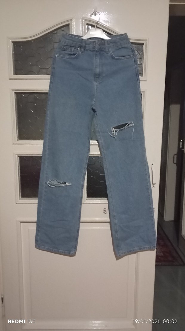 Yırtık Detaylı Rahat Kesim Mavi Kadın Jean - Görsel 3