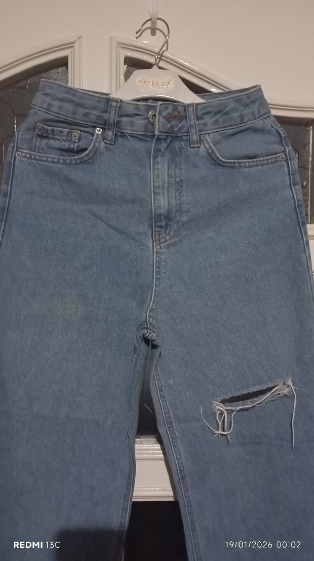 Yırtık Detaylı Rahat Kesim Mavi Kadın Jean - Görsel 4