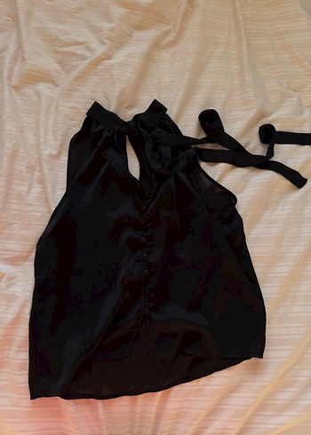 Siyah Saten Halter Yaka Düğmeli Bluz