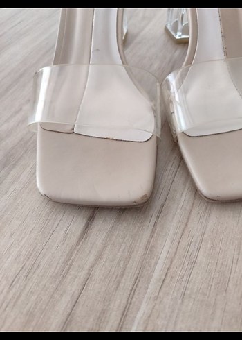 Zara Bej Minimalist İnce Topuklu Kadın Terlik