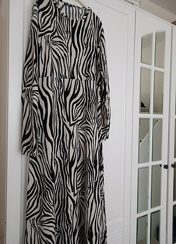 40 Beden siyah Renk Zebra desen elbise