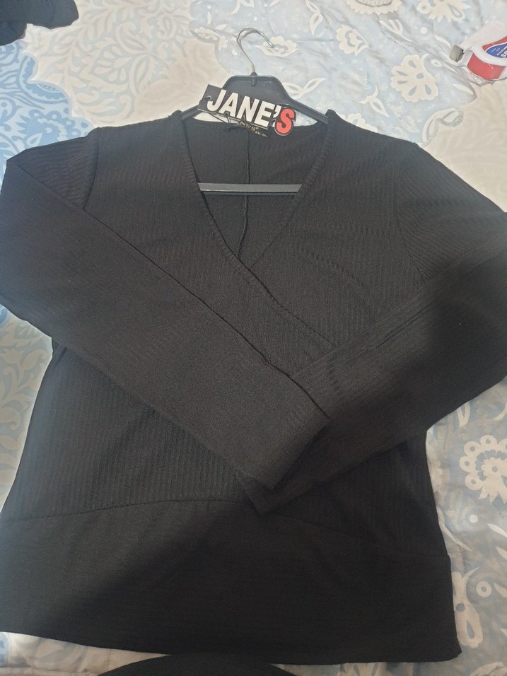 Siyah Piliseli V Yaka Uzun Kollu Kadın Bluz - Görsel 2