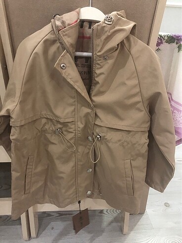 Burberry marka kız çocuk mont