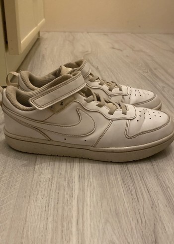 Nike Kız Çocuk Beyaz Cırt Cırtlı Spor Ayakkabı