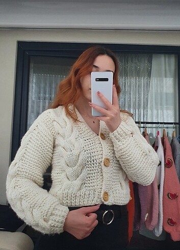 Krem Rengi Saç Örgüsü Crop Hırka