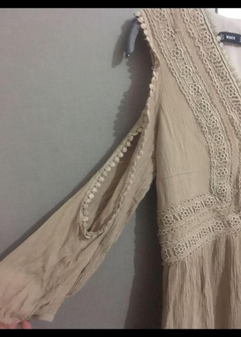 bej nakışlı elbise - Görsel 3