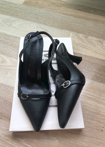 Tokalı Siyah Stiletto Topuklu Kadın Ayakkabı