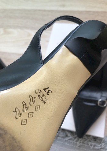 inci Tokalı Siyah Stiletto Topuklu Kadın Ayakkabı