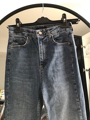 Trendyol & Milla Yırtmaç detay jean