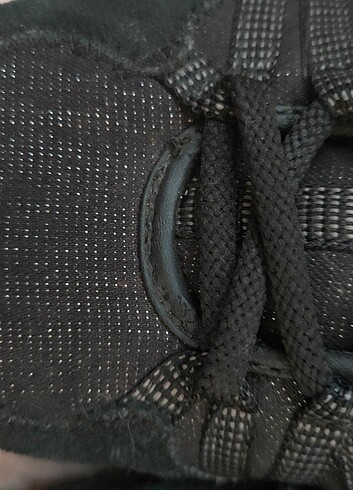 Skechers yırtığı yok