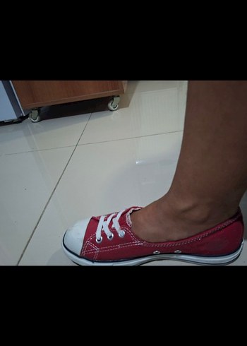 Kırmızı Bağcıklı Düz Taban Kadın Spor Ayakkabı - Görsel 3