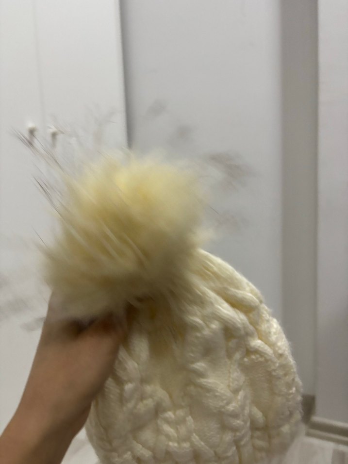 Beyaz Örgü Kadın Bere Ponponlu - Görsel 2