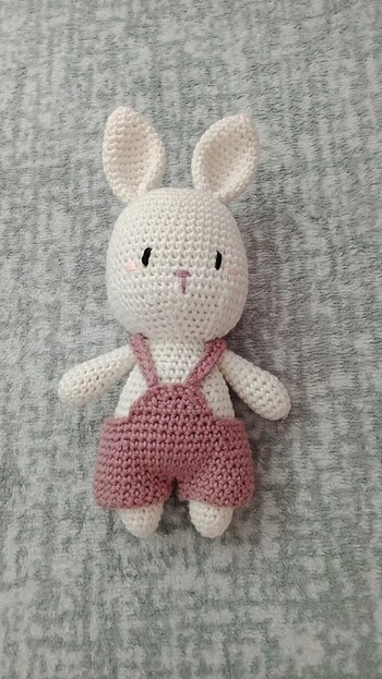 Amigurumi tavşan oyuncak