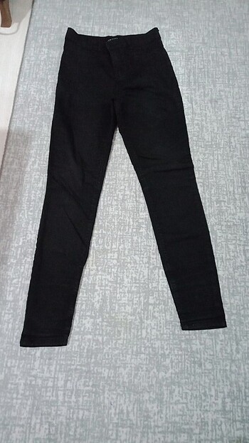26 Beden Siyah ligralı Dar paça pantolon 