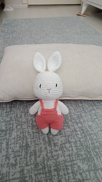 Amigurumi oyuncak tavşan 