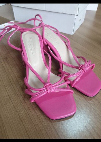 38 Beden pembe Renk Pembe Bağcıklı Blok Topuklu Kadın Sandalet