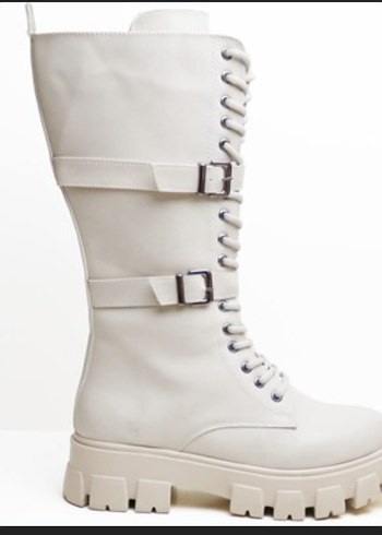 Stradivarius kemerli çizme