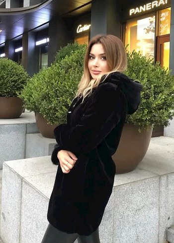 s Beden Siyah Kapüşonlu Peluş Kadın Mont