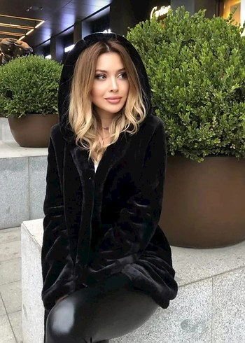 Mango Siyah Kapüşonlu Peluş Kadın Mont