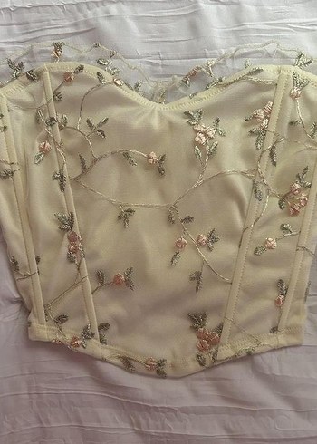 Dantel Detaylı Nakışlı Beyaz Straplez Bustiyer - Görsel 5