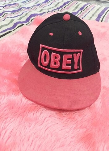 Obey şapka 