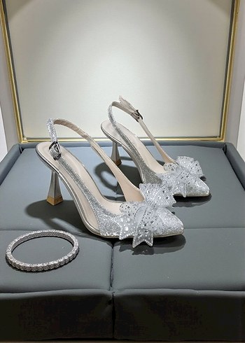 Beyaz Payetli İşlemeli Stiletto Topuklu Kadın Ayakkabı