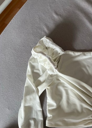 Beyaz Straplez Kemer Detaylı Uzun Kollu Bluz - Görsel 4