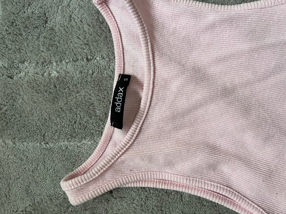 Pembe Yüksek Yakalı Kadın Atlet - Görsel 4