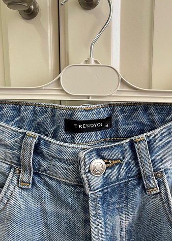 Kadın Gri Yırtık Bol Kesim Kot Pantolon - Görsel 4