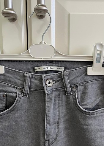 Kadın Gri Kemerli Dar Kesim Denim Pantolon - Görsel 3