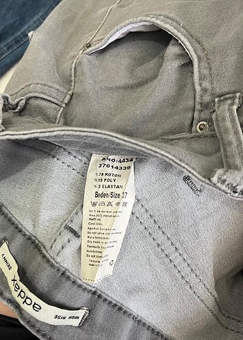 Kadın Gri Kemerli Dar Kesim Denim Pantolon - Görsel 4