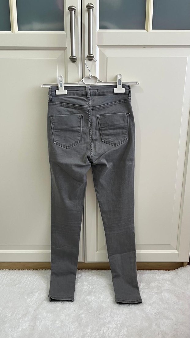 Kadın Gri Kemerli Dar Kesim Denim Pantolon - Görsel 2