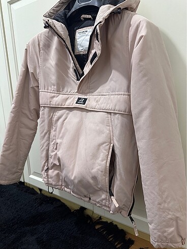 Pull and Bear Kanguru mont