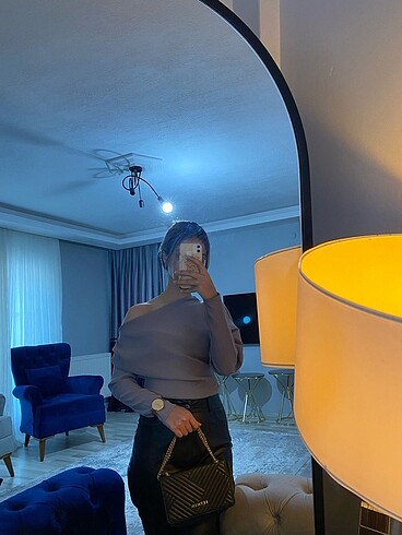 Zara Bluzz