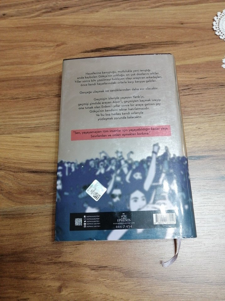 Dilara Keskin'den Ölüler Konuşamaz Romanı ciltli - Görsel 4