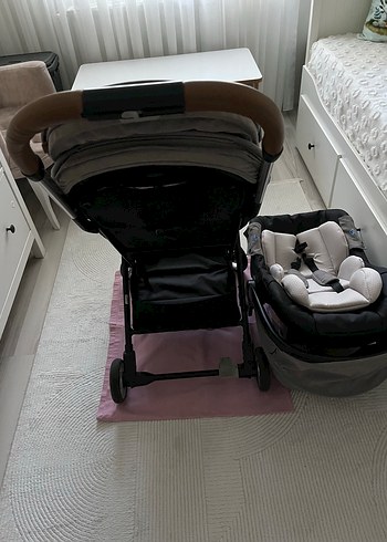 Gri ve Beyaz Bebek Arabası ve Oto Koltuğu - Görsel 2