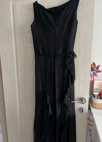 Siyah V Yaka Uzun Fırfırlı Kadın Abiye Elbise - Görsel 2