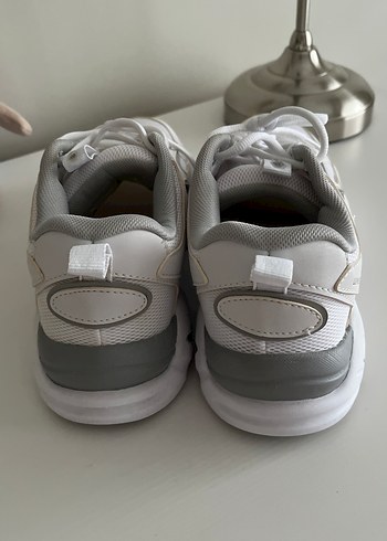 Beyaz Gri Bağcıklı Kadın Spor Ayakkabı - Görsel 3