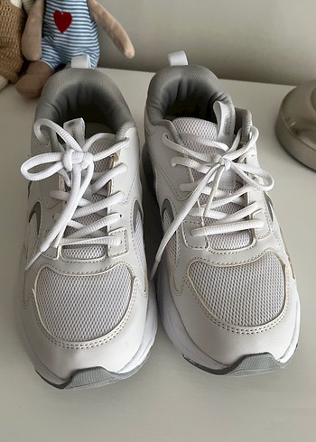 Beyaz Gri Bağcıklı Kadın Spor Ayakkabı - Görsel 2