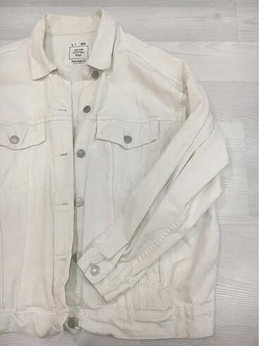 l Beden Pull and bear beyaz ceket