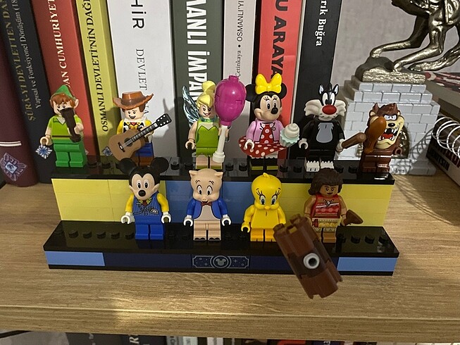 Lego Disney ve Looney Tunes figürler